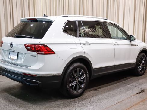 Used 2024 Volkswagen Tiguan SE w/ Panoramic Sunroof Package AWD/4WD image 6