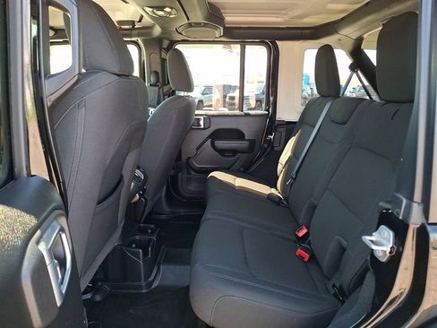 Used 2022 Jeep Wrangler Unlimited Sport image 13