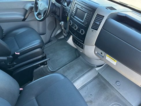 Used 2016 Mercedes-Benz Sprinter 2500 image 19