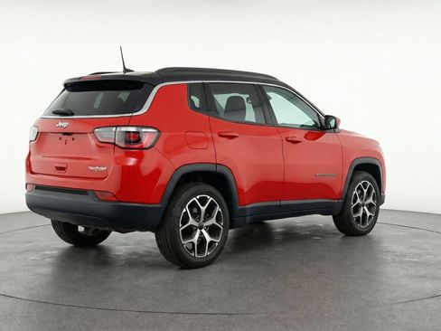 Used 2025 Jeep Compass Limited image 9