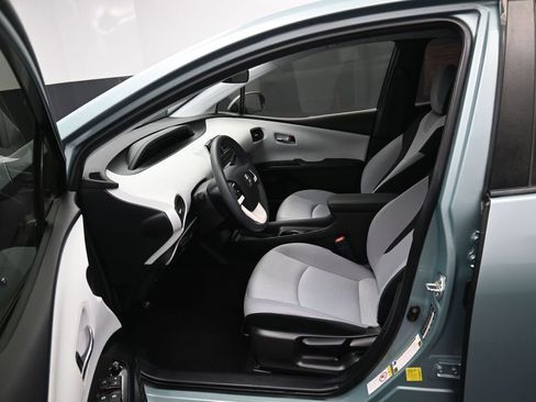 Used 2017 Toyota Prius Two w/ Carpet Mat Package FWD image 9