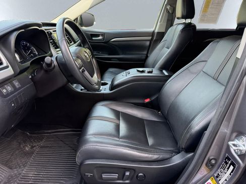 Used 2018 Toyota Highlander SE AWD/4WD image 15