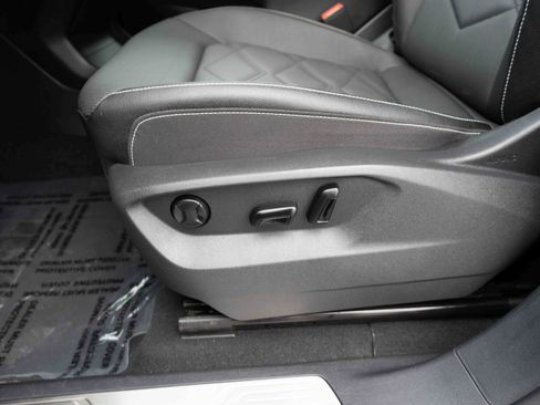 Used 2025 Volkswagen Atlas SE image 12