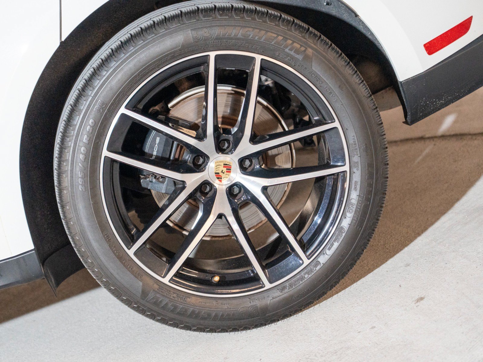 Certified 2025 Porsche Macan AWD/4WD image 8
