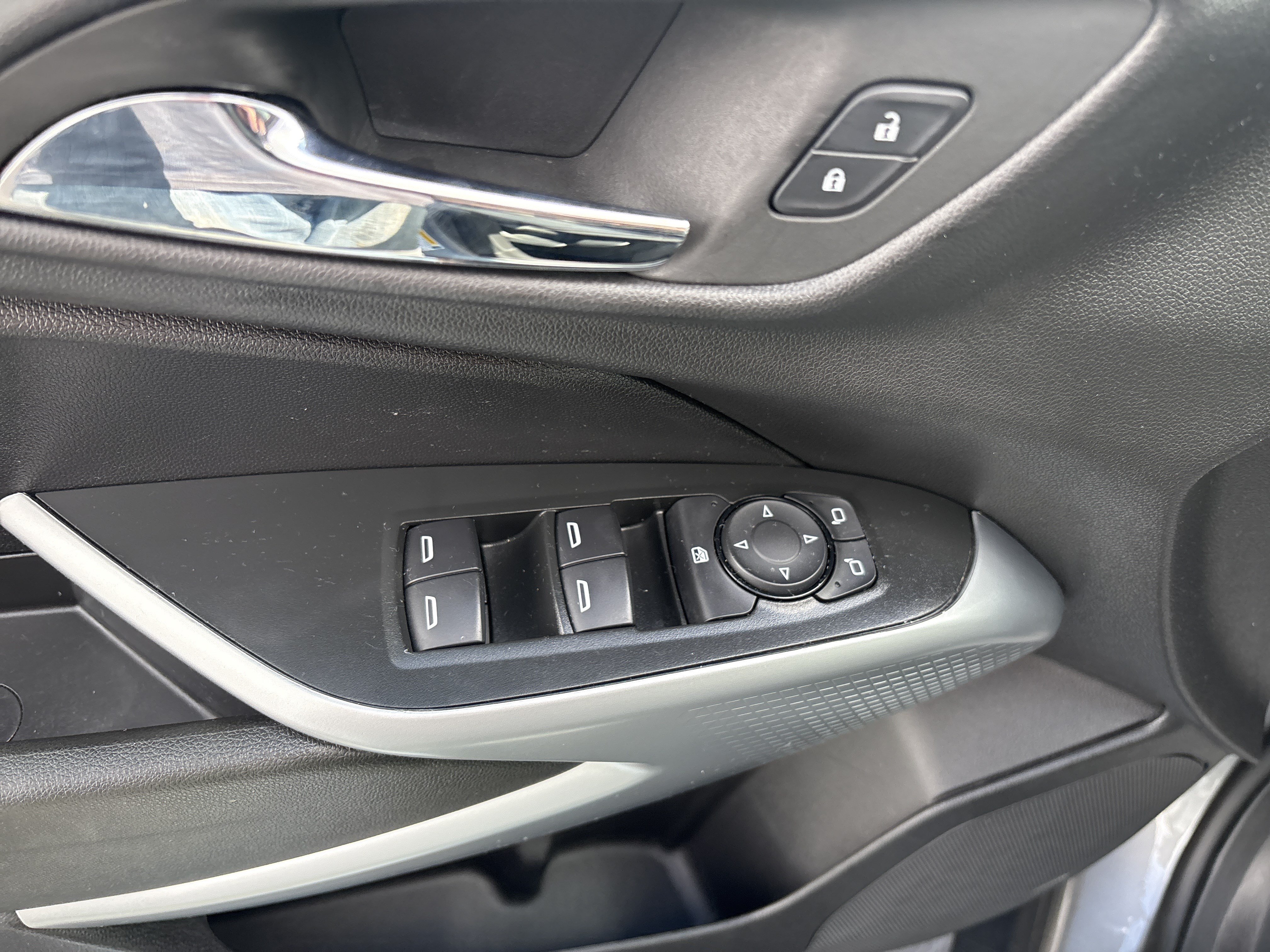 Used 2026 Chevrolet Trax LS w/ LS Convenience Package FWD image 13