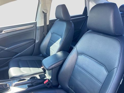 Used 2018 Volkswagen Passat 2.0T SE image 20