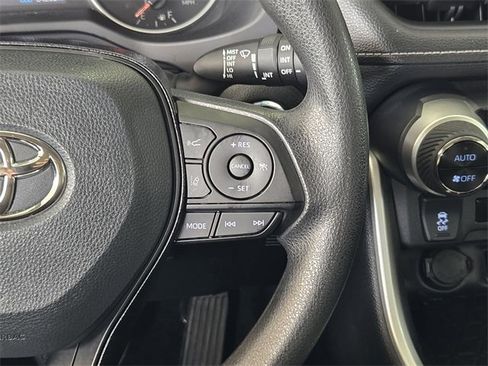 Used 2021 Toyota RAV4 XLE image 28