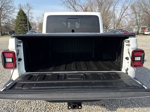 Used 2020 Jeep Gladiator Overland image 12