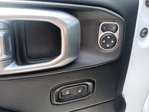 Used 2019 Jeep Wrangler Rubicon AWD/4WD image 12