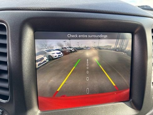 Used 2018 Jeep Compass Trailhawk w/ Cold Weather Group image 32