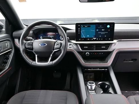 Used 2025 Ford Explorer ST-Line w/ ST-Line Street Pack AWD/4WD image 11