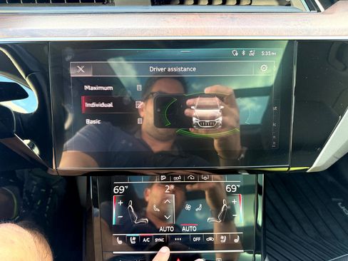 Used 2020 Audi e-tron Premium Plus image 14