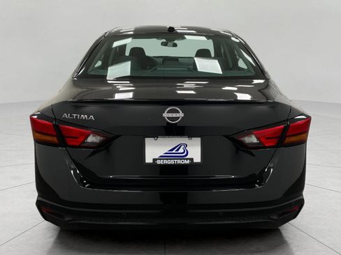 Certified 2025 Nissan Altima 2.5 SV FWD image 4