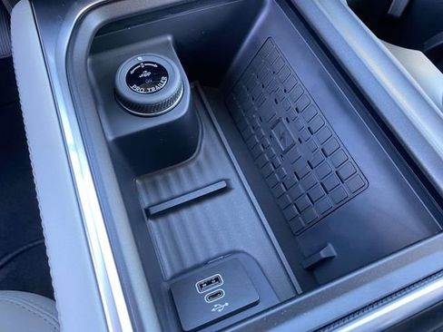 New 2025 Ford Expedition Max Platinum w/ Driver's Package image 18