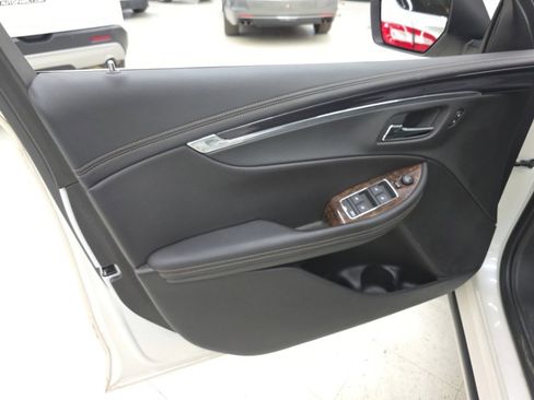 Used 2014 Chevrolet Impala LT w/ Convenience Package FWD image 12
