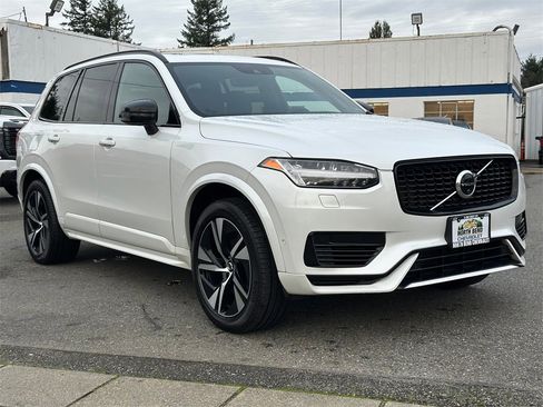 Used 2022 Volvo XC90 T8 R-Design w/ Advanced Package image 4