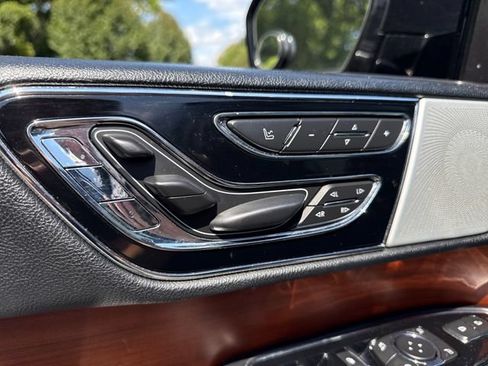 Used 2018 Lincoln Navigator Reserve w/ Technology Package AWD/4WD image 23