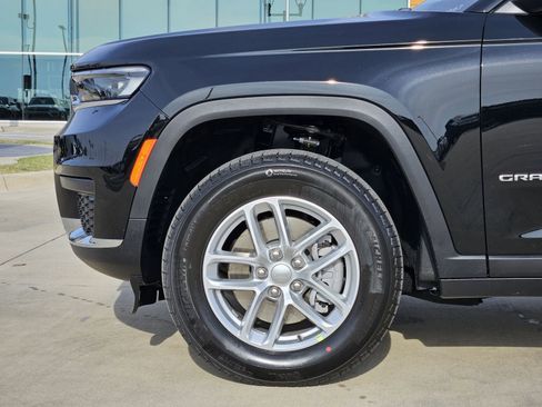 New 2025 Jeep Grand Cherokee L Laredo image 11
