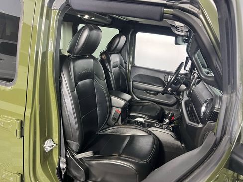 Used 2022 Jeep Wrangler Unlimited Sahara w/ Cold Weather Group image 32