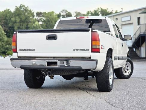 Used 2000 Chevrolet Silverado 1500 LS w/ Off-Road Chassis Pkg AWD/4WD image 2