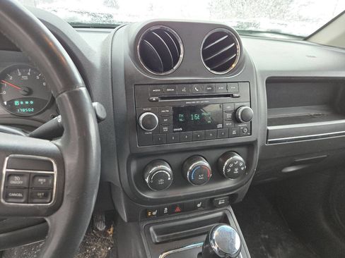 Used 2012 Jeep Compass Latitude w/ Sun/Sound Group image 8