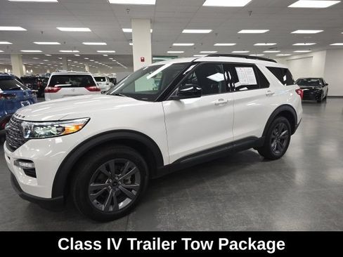 Used 2023 Ford Explorer XLT w/ Equipment Group 202A AWD/4WD image 3