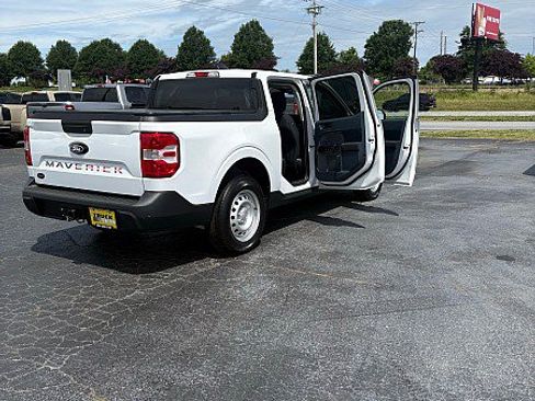 Used 2025 Ford Maverick XL w/ Equipment Group 101A AWD/4WD image 16
