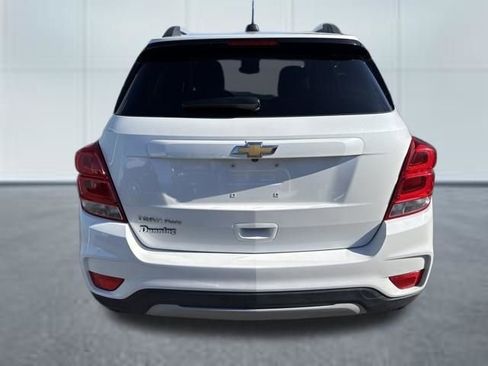 Used 2021 Chevrolet Trax LT w/ Premium Seat Package image 3