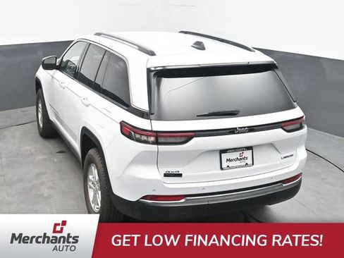 Used 2022 Jeep Grand Cherokee Laredo w/ Luxury Tech Group I AWD/4WD image 35