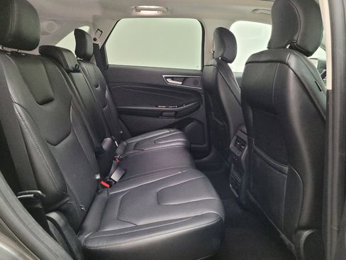 Used 2019 Ford Edge Titanium w/ Equipment Group 301A AWD/4WD image 19