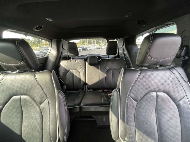 Used 2025 Chrysler Pacifica Limited FWD image 13