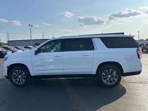 Used 2022 Chevrolet Suburban LT w/ Luxury Package RWD image 6