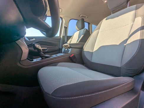 Used 2018 Ford Escape SE w/ SE Sync 3 Package image 18