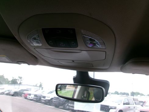 Used 2023 Chrysler Pacifica Touring-L FWD image 17