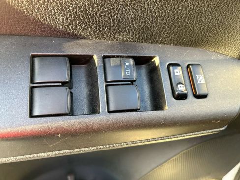Used 2018 Toyota RAV4 XLE FWD image 12