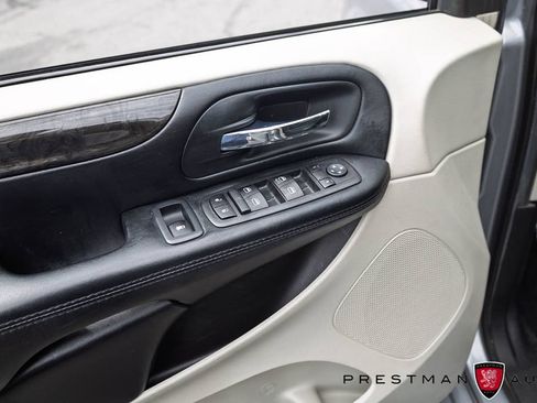 Used 2019 Dodge Grand Caravan SE FWD image 19