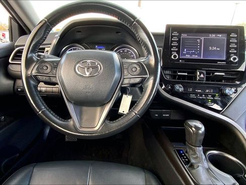Used 2022 Toyota Camry SE image 5