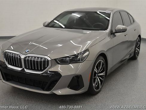 Used 2024 BMW 530i w/ M Sport Package RWD image 2