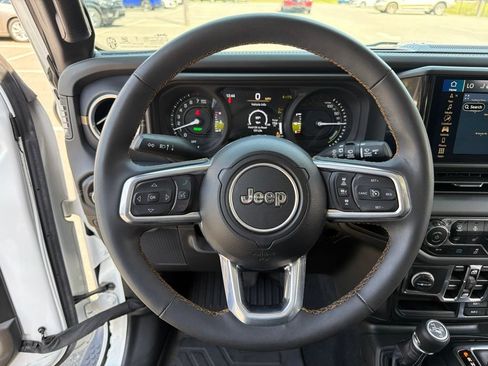 Used 2024 Jeep Wrangler Unlimited Sahara w/ Technology Group AWD/4WD image 16