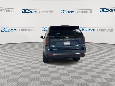 Used 2025 Chevrolet Suburban LT AWD/4WD image 7