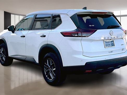 Used 2025 Nissan Rogue S image 11