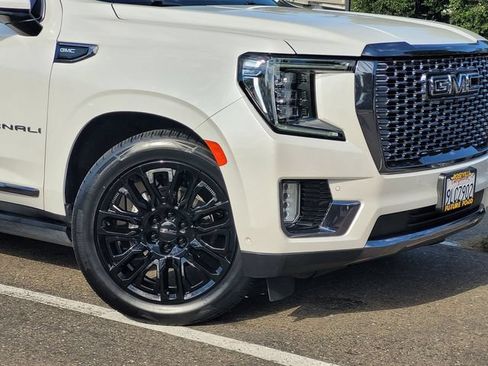 Used 2024 GMC Yukon XL Denali Ultimate AWD/4WD image 9