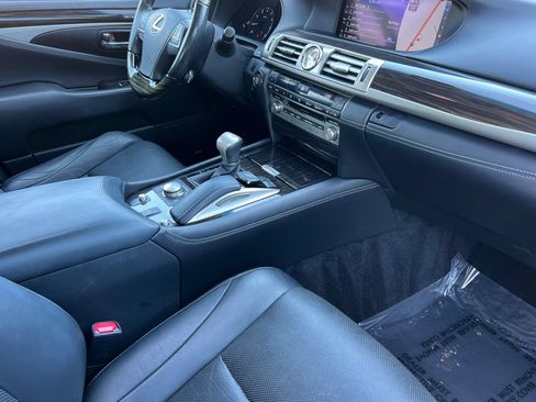 Used 2016 Lexus LS 460 w/ Comfort Package RWD image 18