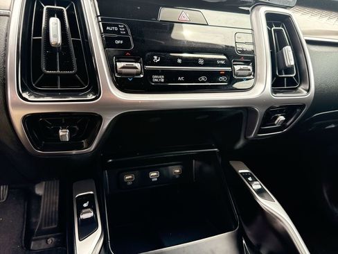 Used 2022 Kia Sorento S FWD image 18