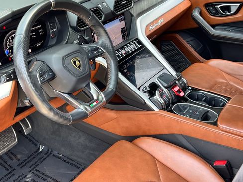 Used 2019 Lamborghini Urus AWD/4WD image 2
