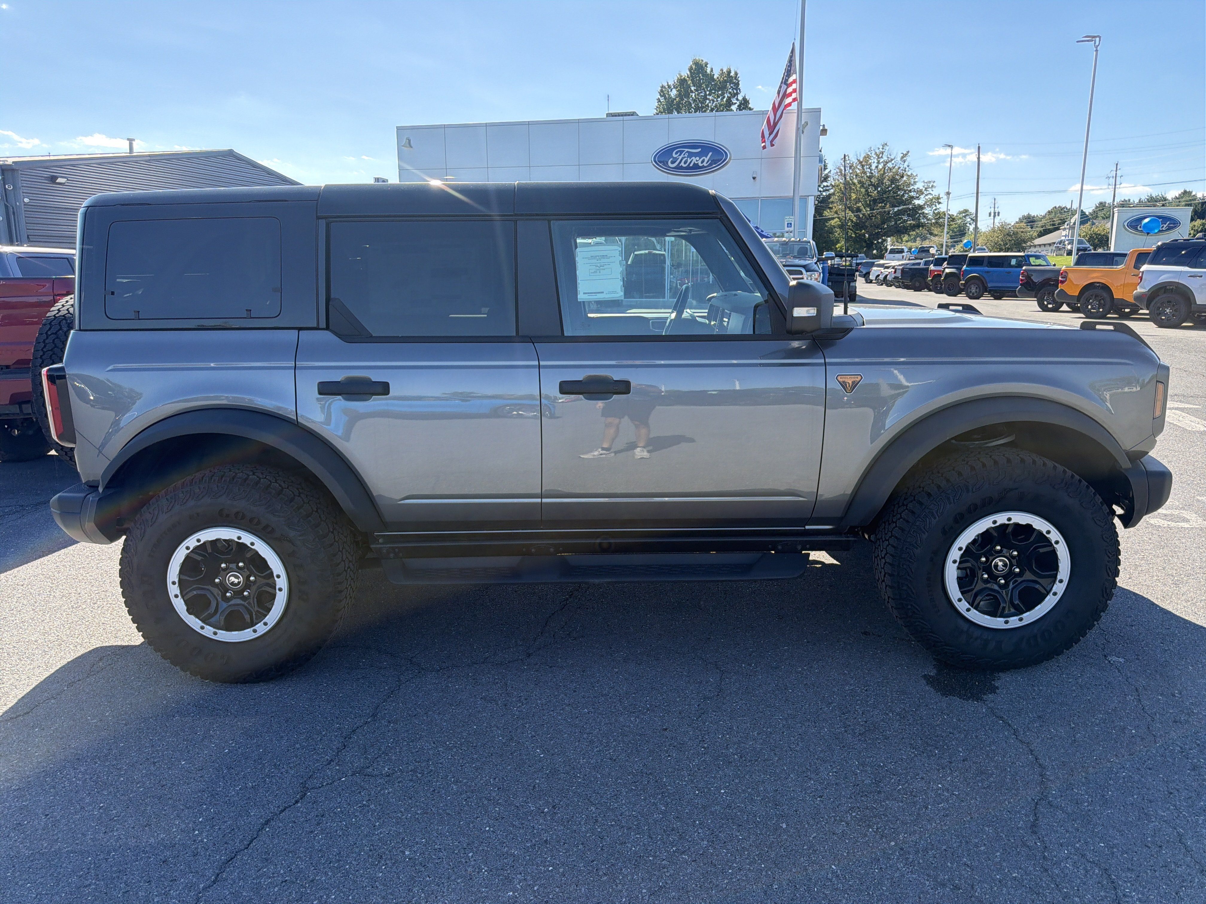 New 2025 Ford Bronco Badlands AWD/4WD image 2