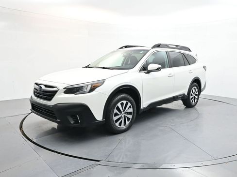 Used 2020 Subaru Outback Premium image 3