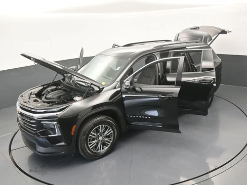 Used 2025 Chevrolet Traverse LT FWD image 64