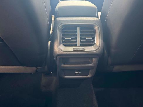 Certified 2022 Volkswagen Taos SE image 17