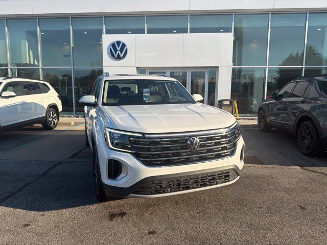 Used 2024 Volkswagen Atlas SEL AWD/4WD image 4